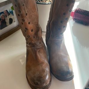 Bed Stu leather boots. Size 8. Excellent used condition.